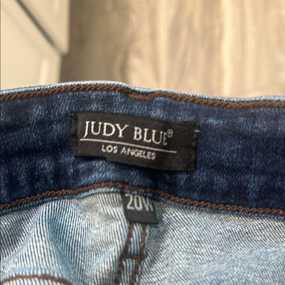 Judy Blue Medium Wash Straight Leg Jeans - Picture 2 of 2